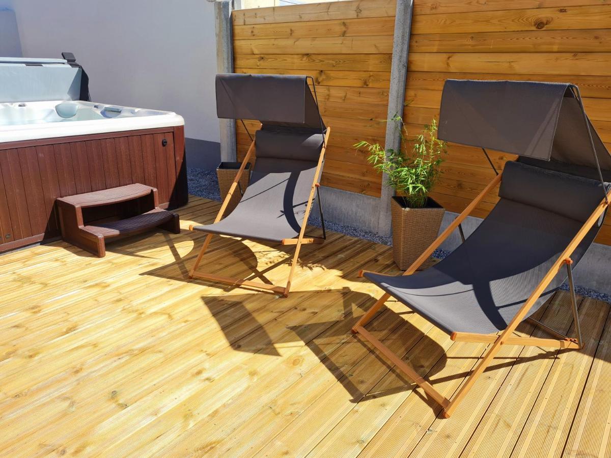 A Fleur De Spa : Maison Chaleureuse Avec Spa Privatif Et Billard. Coulogne Luaran gambar