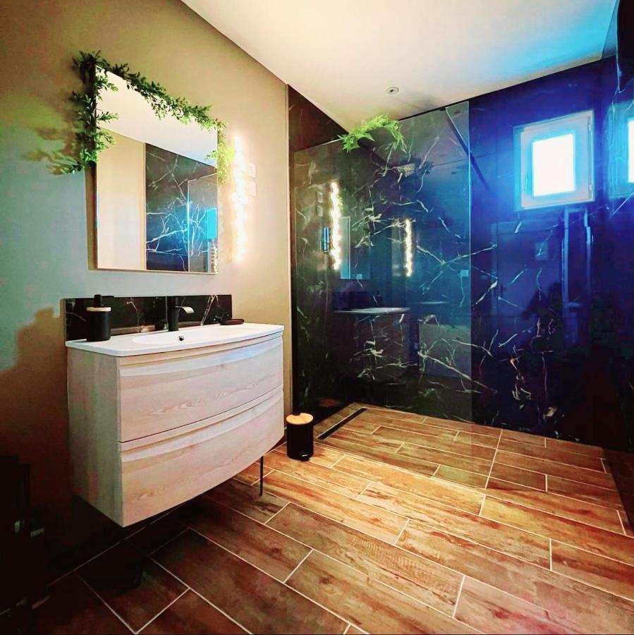 A Fleur De Spa : Maison Chaleureuse Avec Spa Privatif Et Billard. Coulogne Luaran gambar