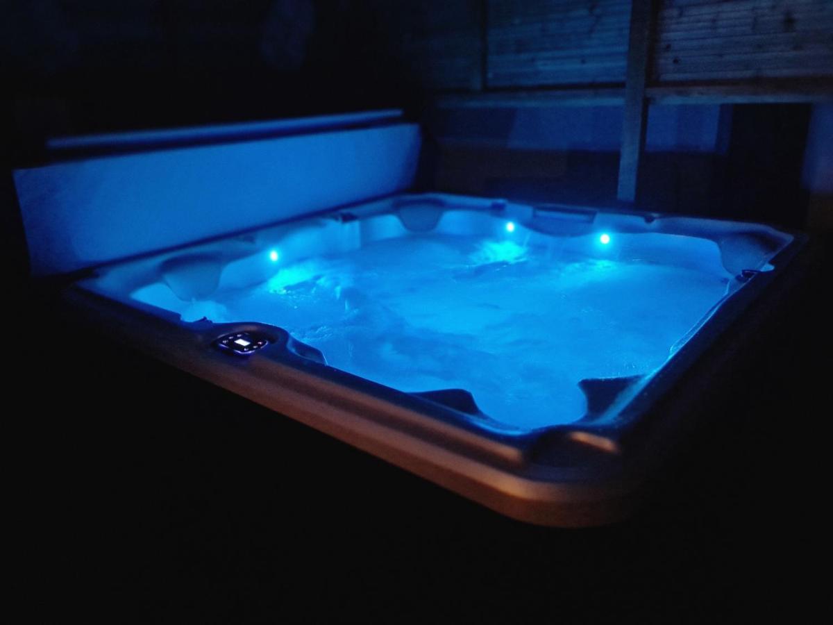 A Fleur De Spa : Maison Chaleureuse Avec Spa Privatif Et Billard. Coulogne Luaran gambar