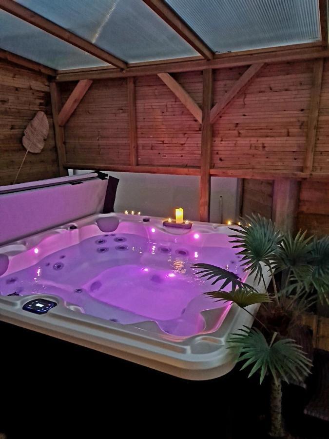 A Fleur De Spa : Maison Chaleureuse Avec Spa Privatif Et Billard. Coulogne Luaran gambar